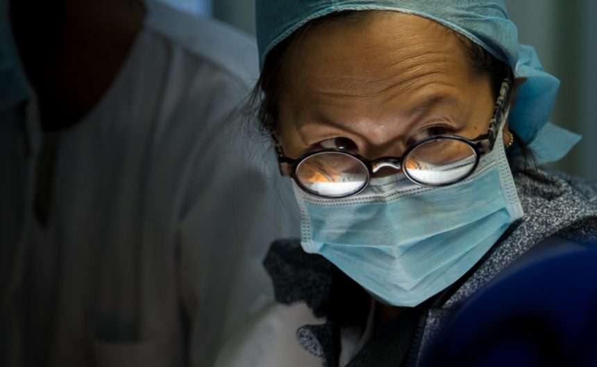 MOROCCO46_surgeon2_ Morocco – Surgeries Underway